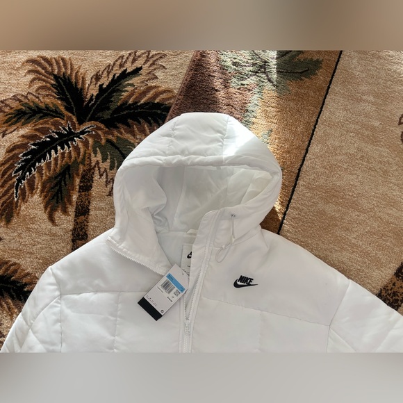 Nike Sportswear 💅 Therma-Fit  White Puffer Loose Fit Jacket Coat Size M NWT - Picture 3 of 14